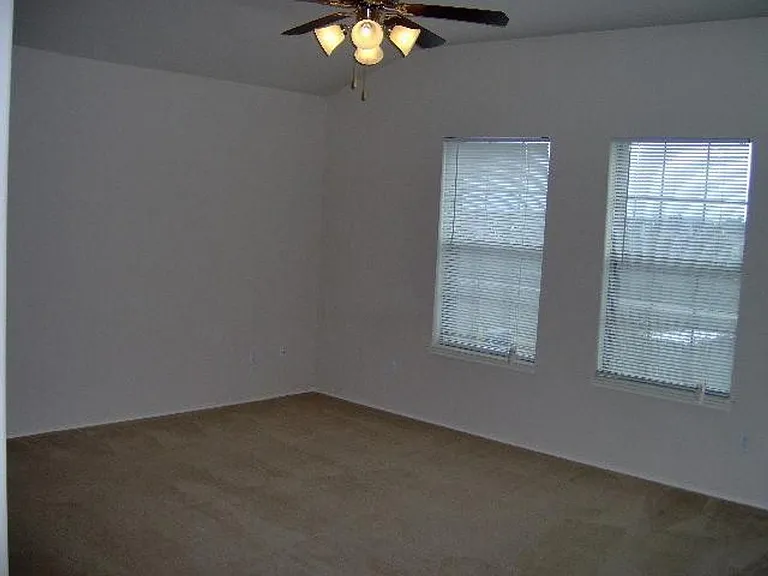 5413 Soledad Dr — Photo 9