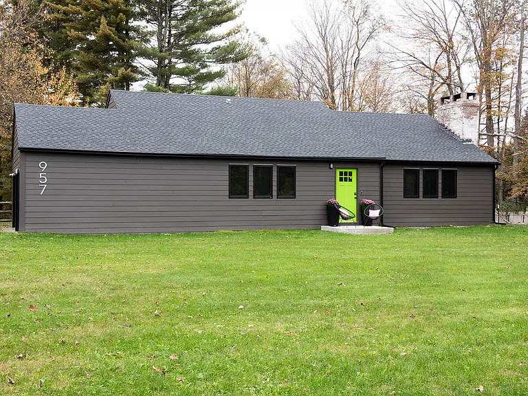 957 Mitchell St — Photo 19