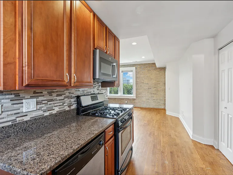 6146 N Ravenswood Ave — Photo 13