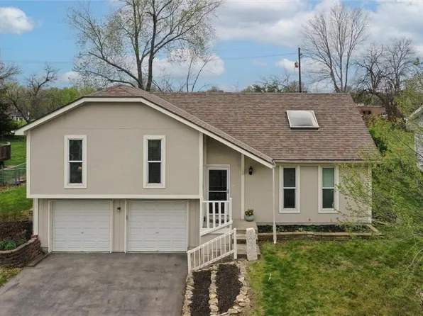 1517 W Concord Dr, Olathe, KS 66061