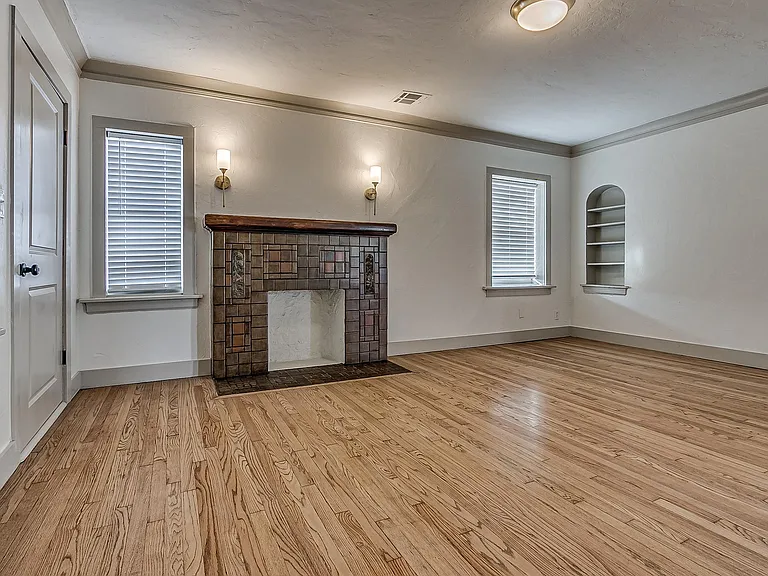 2110 N Kelley Ave — Photo 36