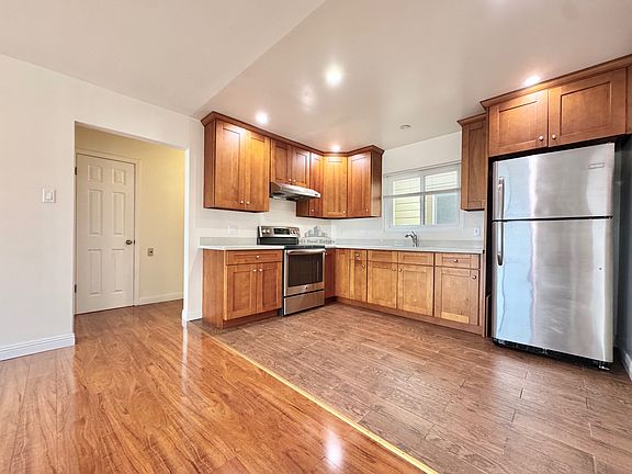 3rd image of 3511 Taraval St #4