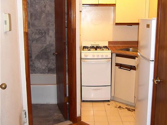 4th image of 128 W 74th St APT 2A