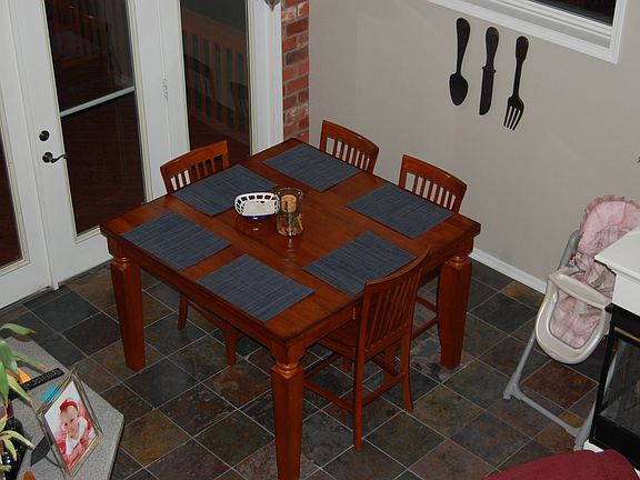 3rd image of 6 Latshaw Ln