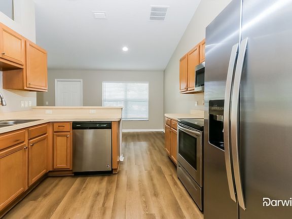 4th image of 2431 SE Gilbert Ave