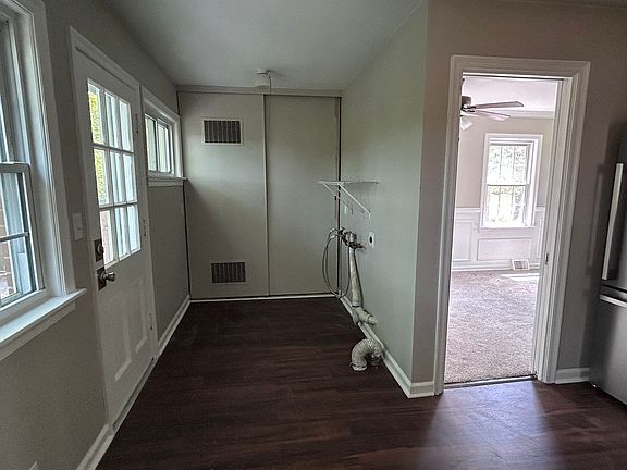 4th image of 3009 Joan Ave