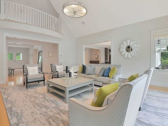 5th image of 300 Old Orchard Ct