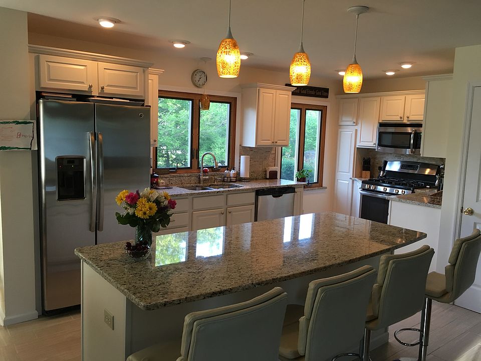 Kitchen with island