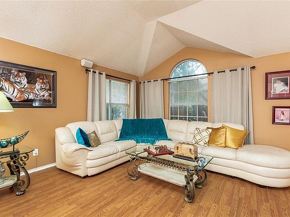 4th image of 5717 Creekhollow Dr