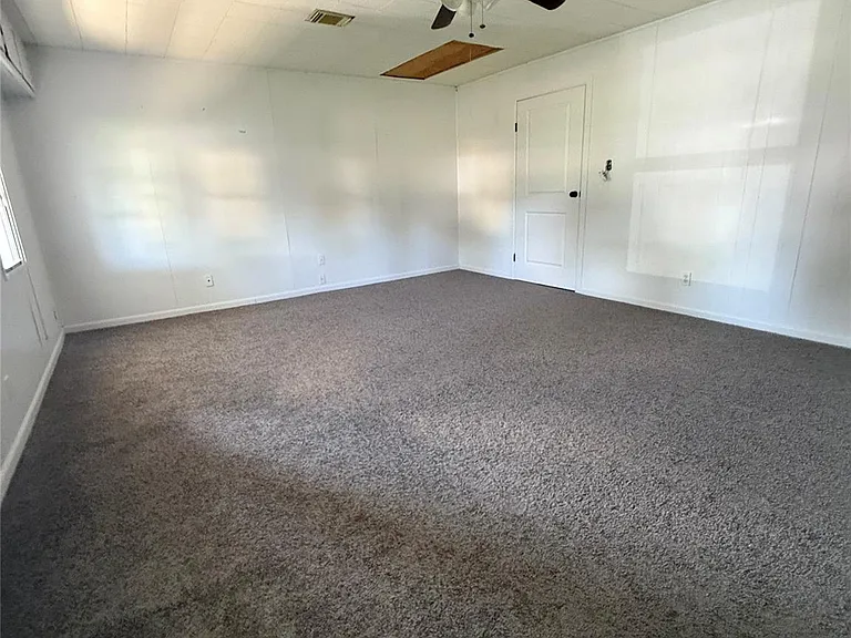 2726 Yale St — Photo 36