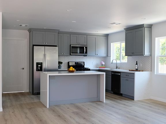 4th image of 2734 Glendon Ave