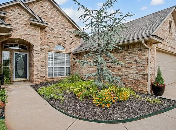 3rd image of 217 NW 160th Ter