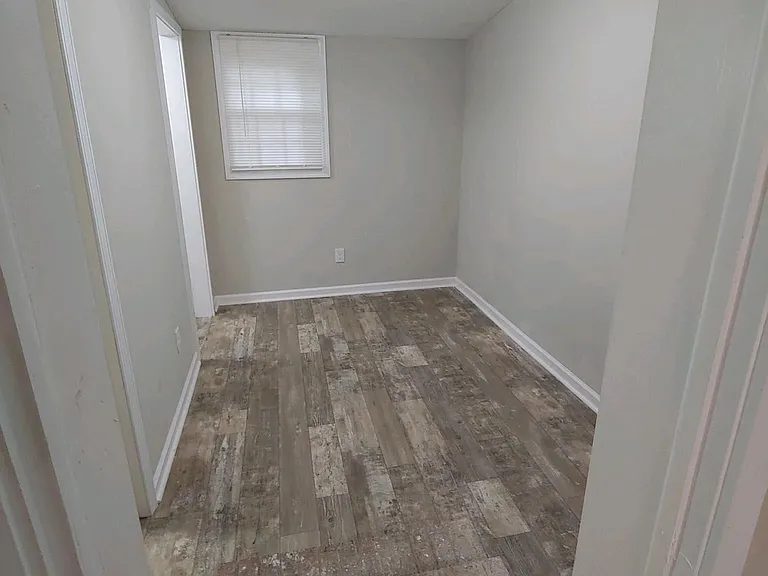 1110 Henderson Ave — Photo 17