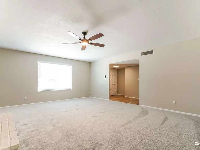 9641 N 41st Dr — Photo 5