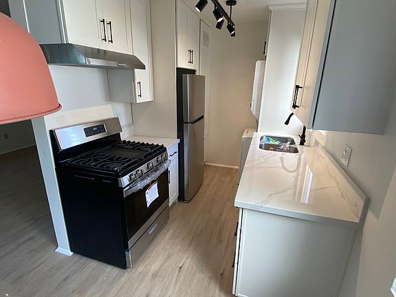 3rd image of 2223 Branden St #1