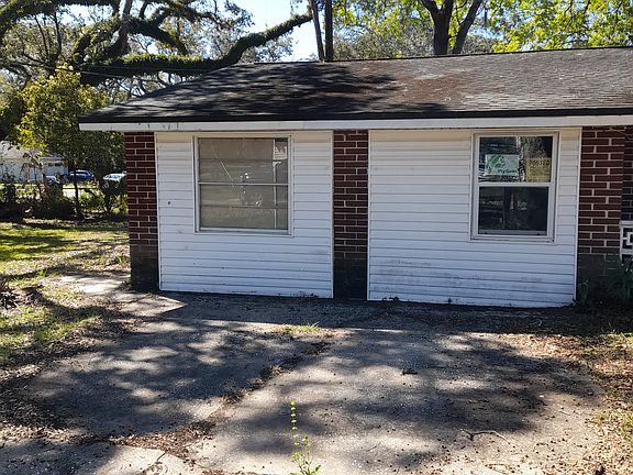 5th image of 808 Superior St