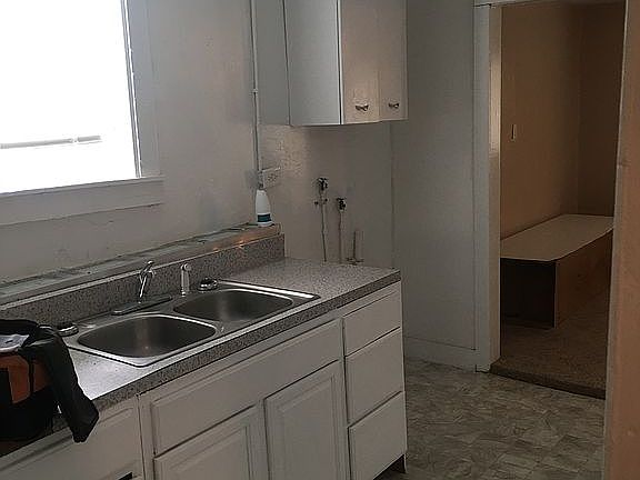 5th image of 1428 Washington St W