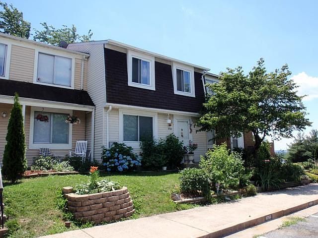 2nd image of 8760 Beacon Cir