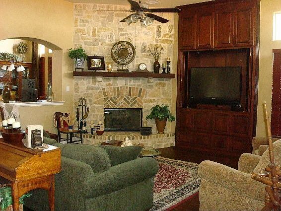 3rd image of 11312 Graceland Ln