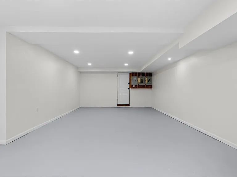 726 Seneca St #1 — Photo 46
