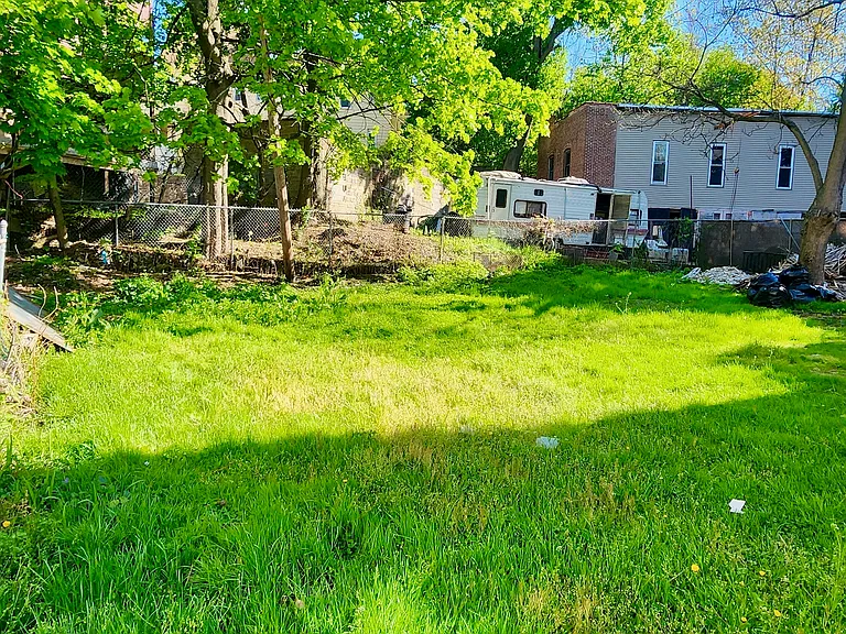 25 Laurel St #1 — Photo 15