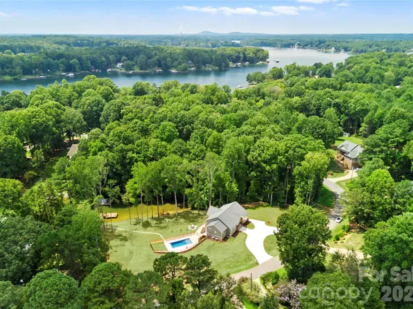 143 Hideaway Ln, Mooresville, NC 28117
