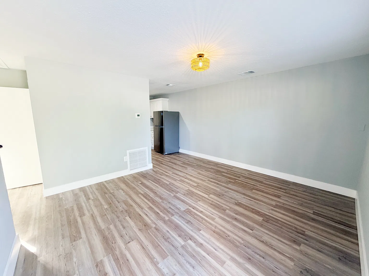 2 bed, 700 sqft, $1,800 — Photo 3