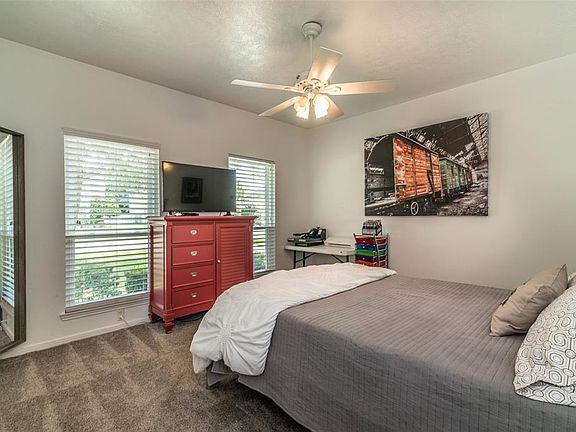 5th image of 2861 Everett Dr