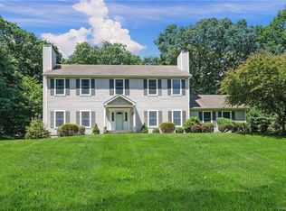 5 Briar Ct, Putnam Valley, NY 10579
