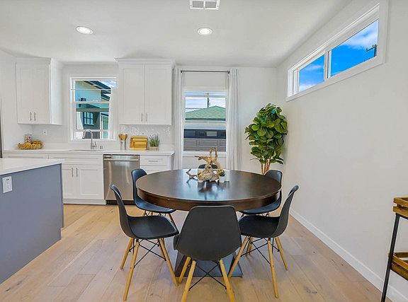 4th image of 3924 Tuller Ave