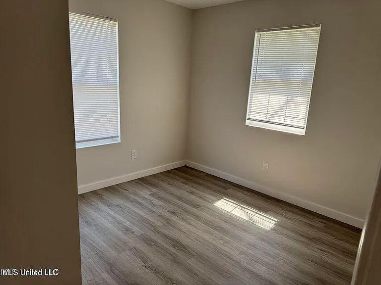 2306 Lewis Ave — Photo 7