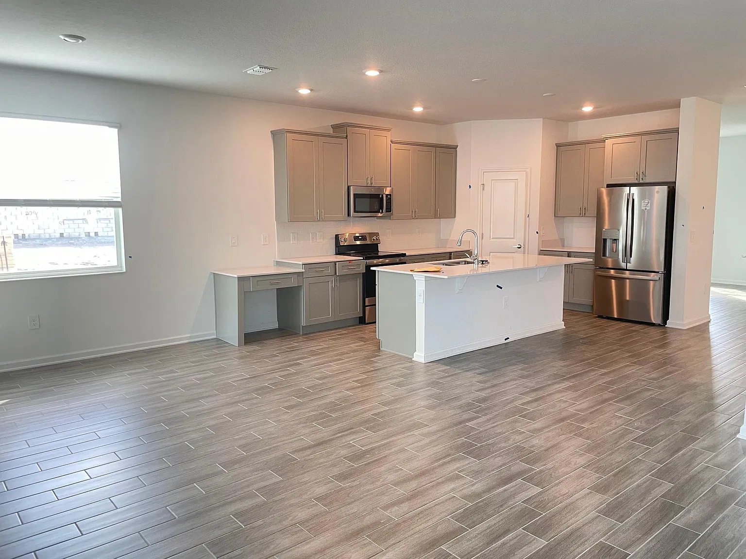 5 bed, 2455 sqft, $2,600 — Photo 3