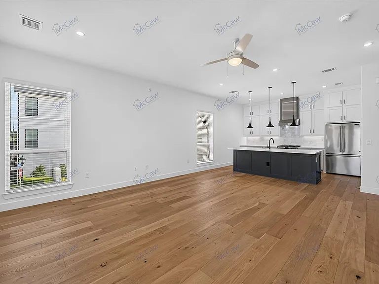 131 Thornton St — Photo 4