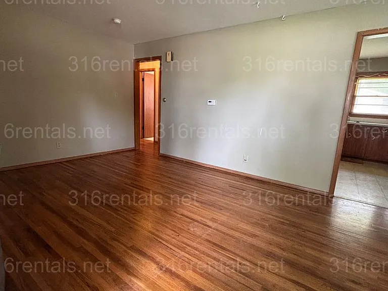 1704 N Lawndale — Photo 7