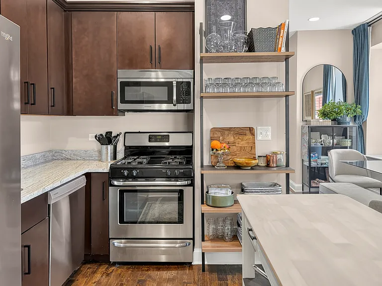 1357 N Rockwell St #1 — Photo 3