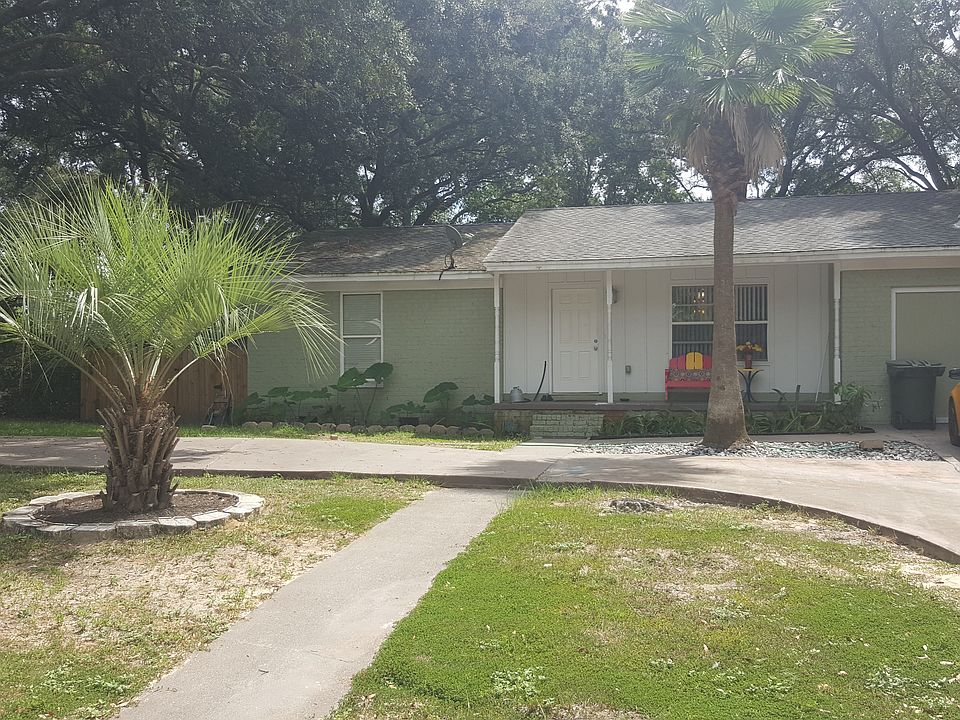 Front w/ Circle Drive