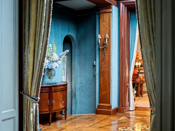 163 East 64th Street image 20 of 33