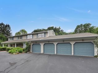 798 Huron Rd, Franklin Lakes, NJ 07417