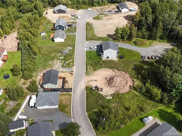 75 Malibu St, Fredericton, NB E3A 5P9