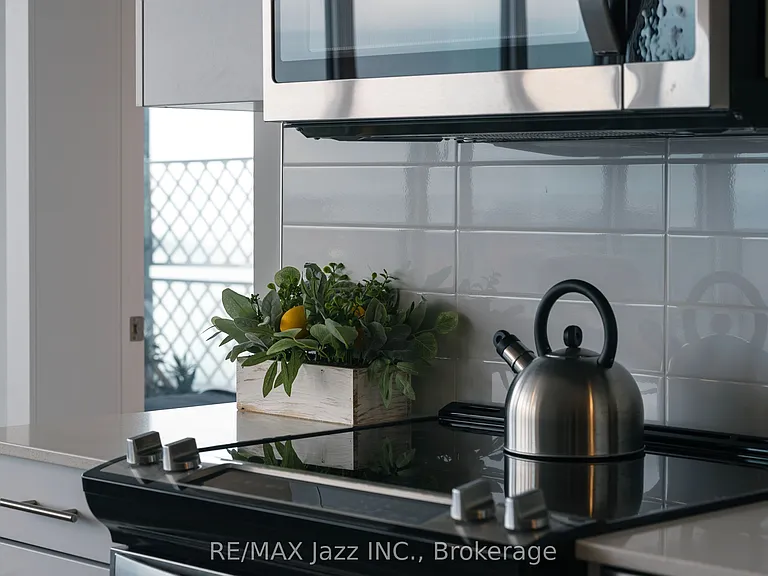 80 Bond St E #606 — Photo 22