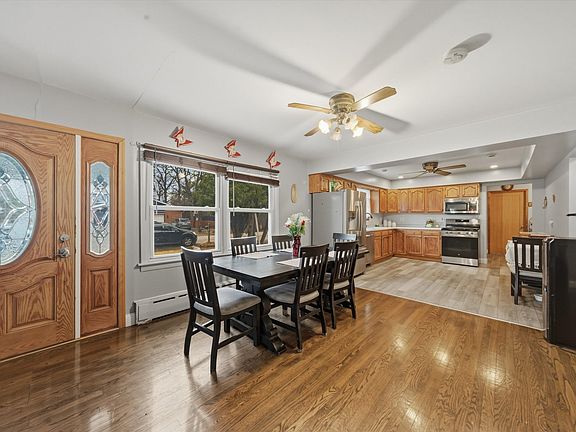 3rd image of 810 N Cherry St