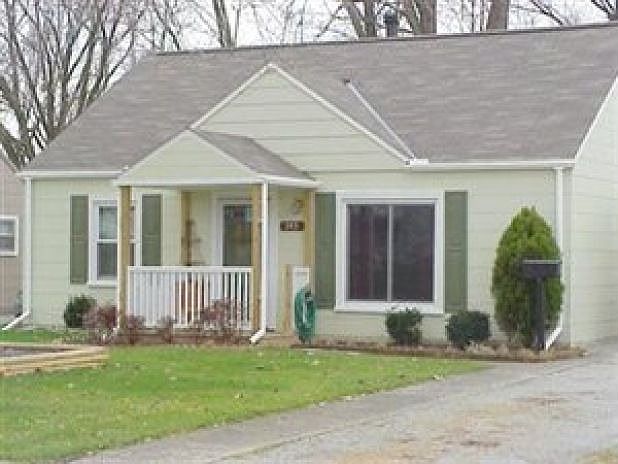 1st image of 745 Wesley Dr