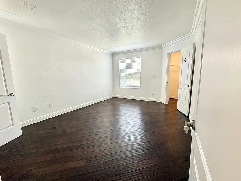 1150 N Buffalo Dr #2011 — Photo 7