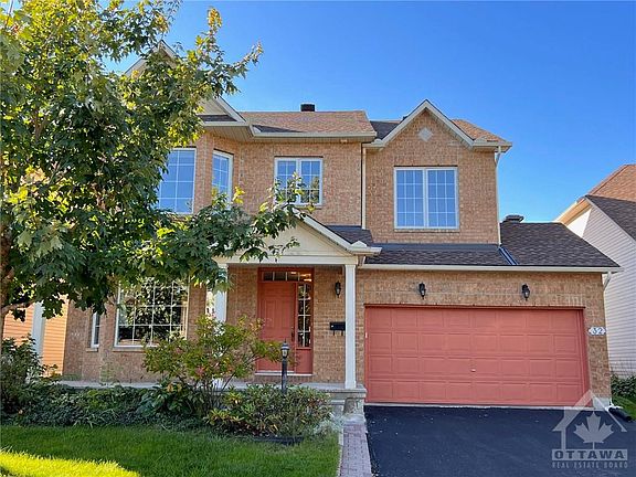 2nd image of 32 Greatwood Cres