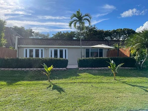 19013 E Lake Dr, Hialeah, FL 33015