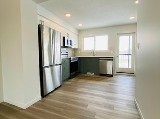 22807 84th Ave NW #1A, Edmonton, AB T5T4B4