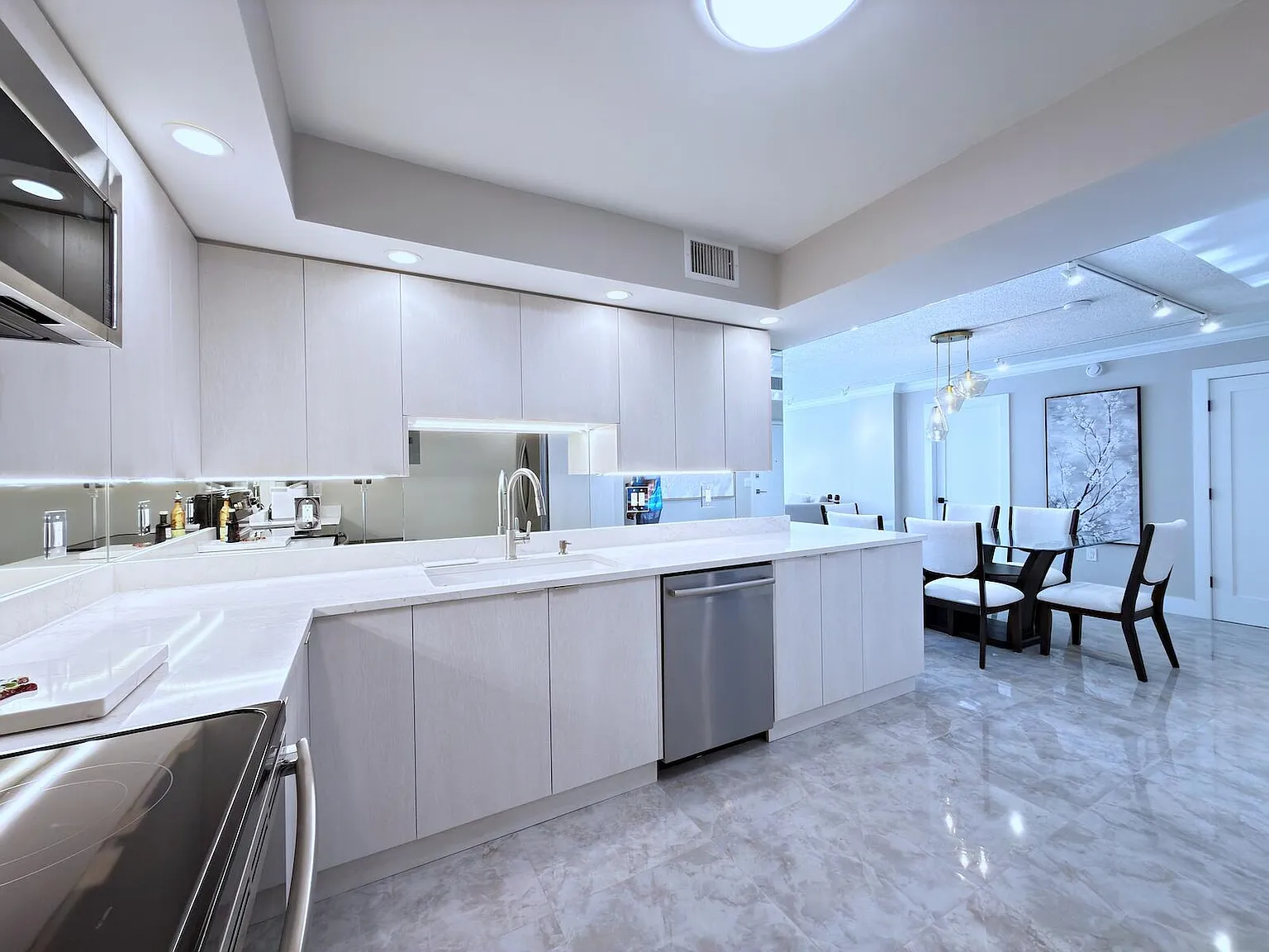 2 bed, 2.0 bath, 1300 sqft, $8,000 — Photo 4