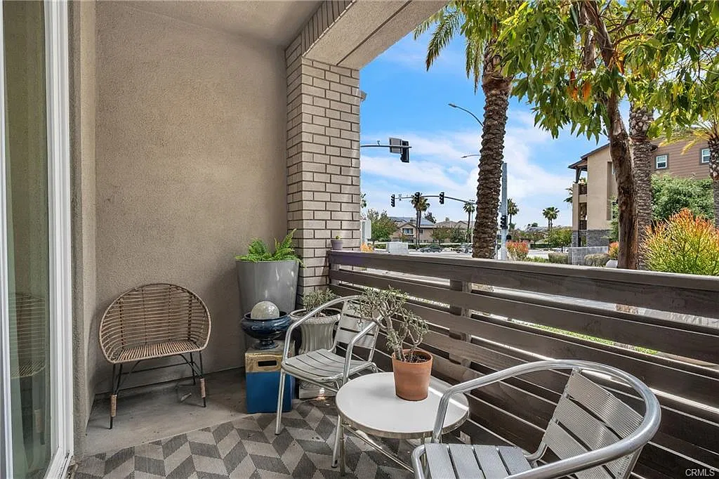 3 bed, 1562 sqft, $3,300 — Photo 2