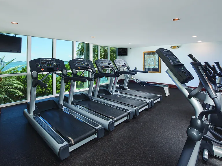 Yacht Club at Brickell Apartments — Photo 16