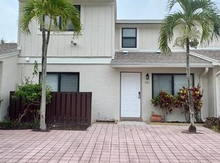 5325 Tennis Ln, Delray Beach, FL 33484